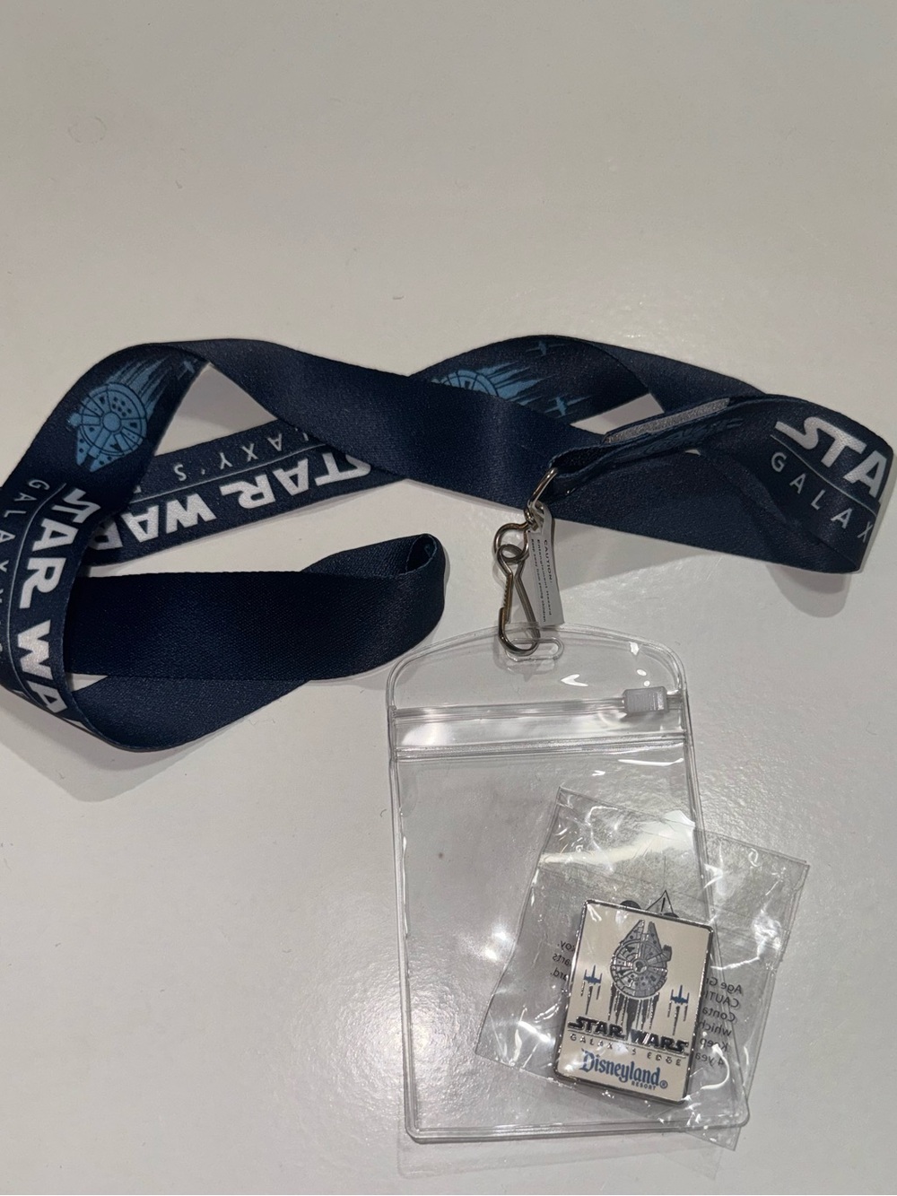 Walt Disney land Galaxy's Edge Pin Millenium Falcon with X-Wings & lanyard